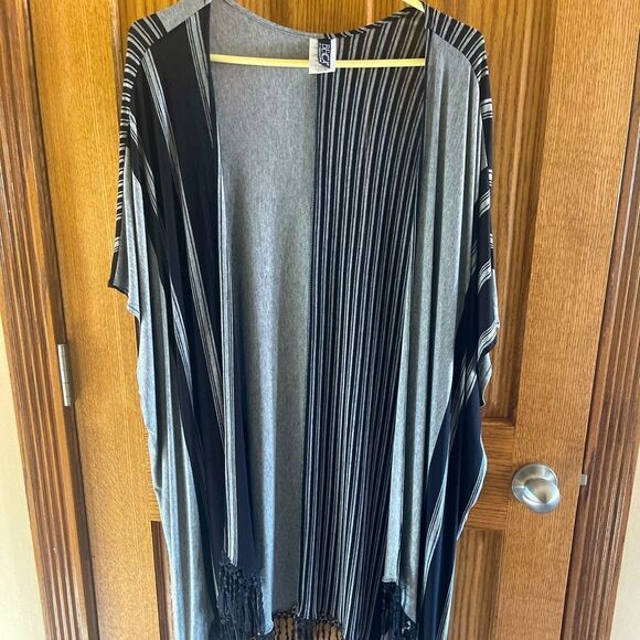 Womens M/L Black Gray Kimono Wrap - Picture 1 of 6